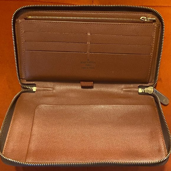 LOUIS VUITTON Monogram Canvas Wallet - Picture 4 of 4